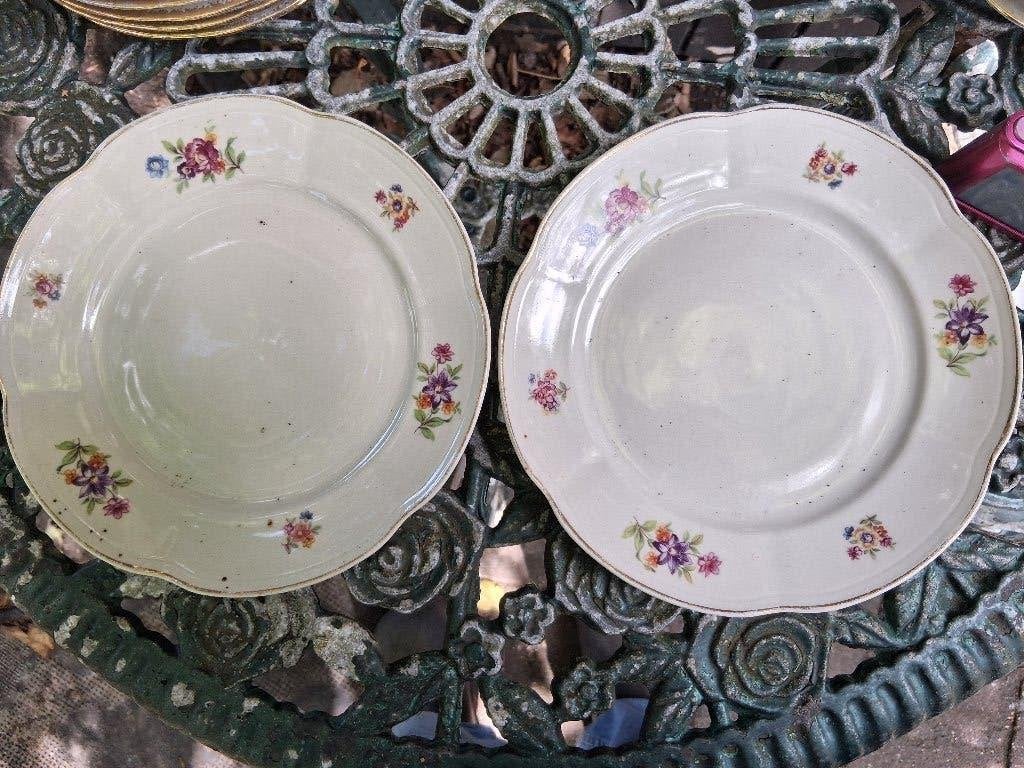 2 x Ontbijtbordje Chodziez met bloemetjes rand / roze roos, Antiek en Kunst, Ophalen of Verzenden