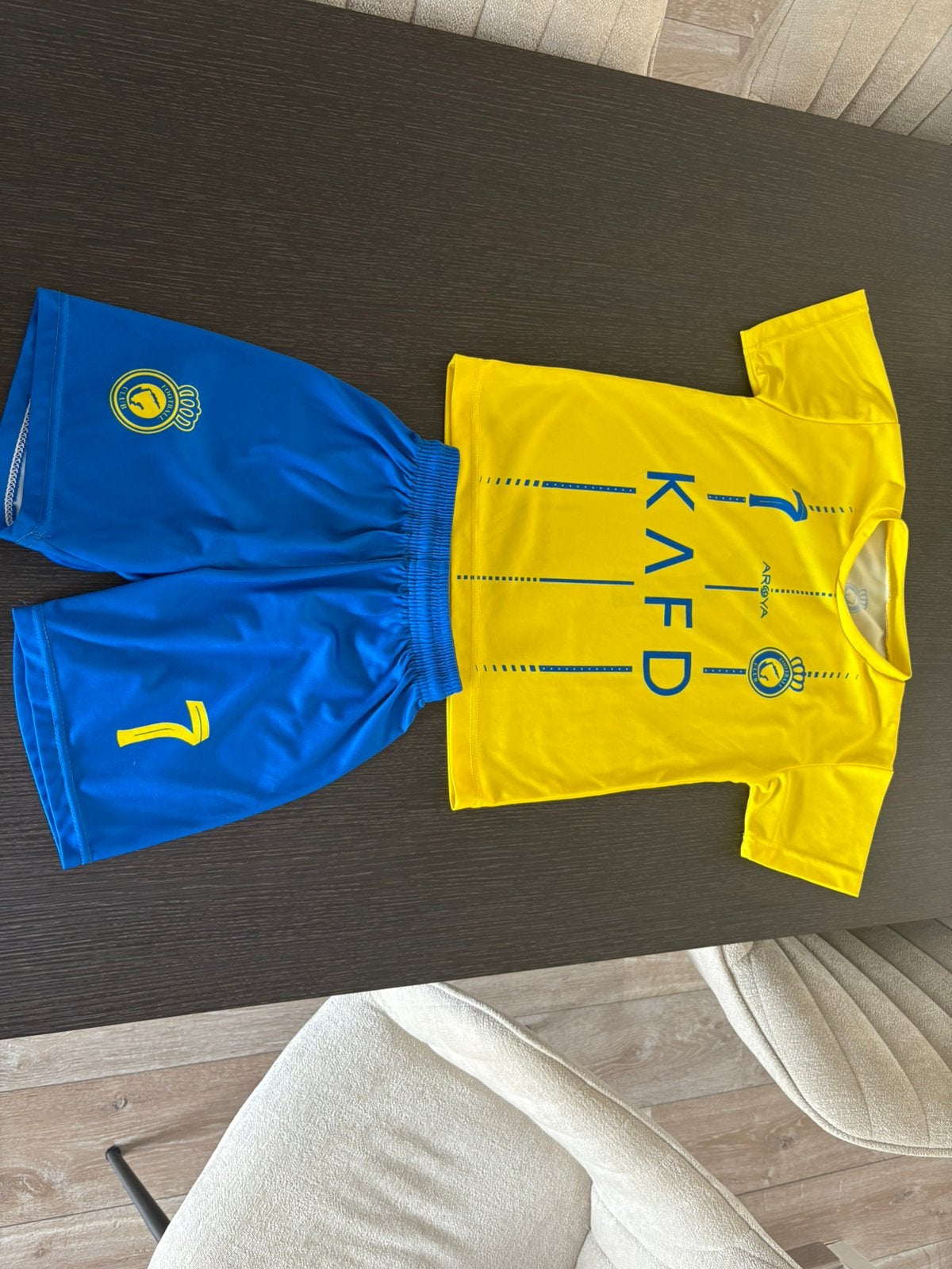 Ronaldo voetbaltenue REPLICA, Kinderen en Baby's, Kinderkleding | Maat 128, Ophalen of Verzenden, Zo goed als nieuw, Jongen of Meisje