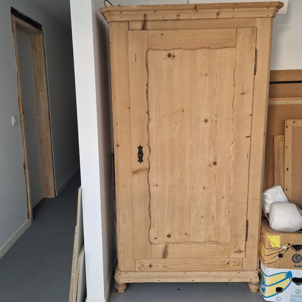 antieke grenen houten kast, Ophalen, 100 tot 150 cm, Met plank(en), Zo goed als nieuw