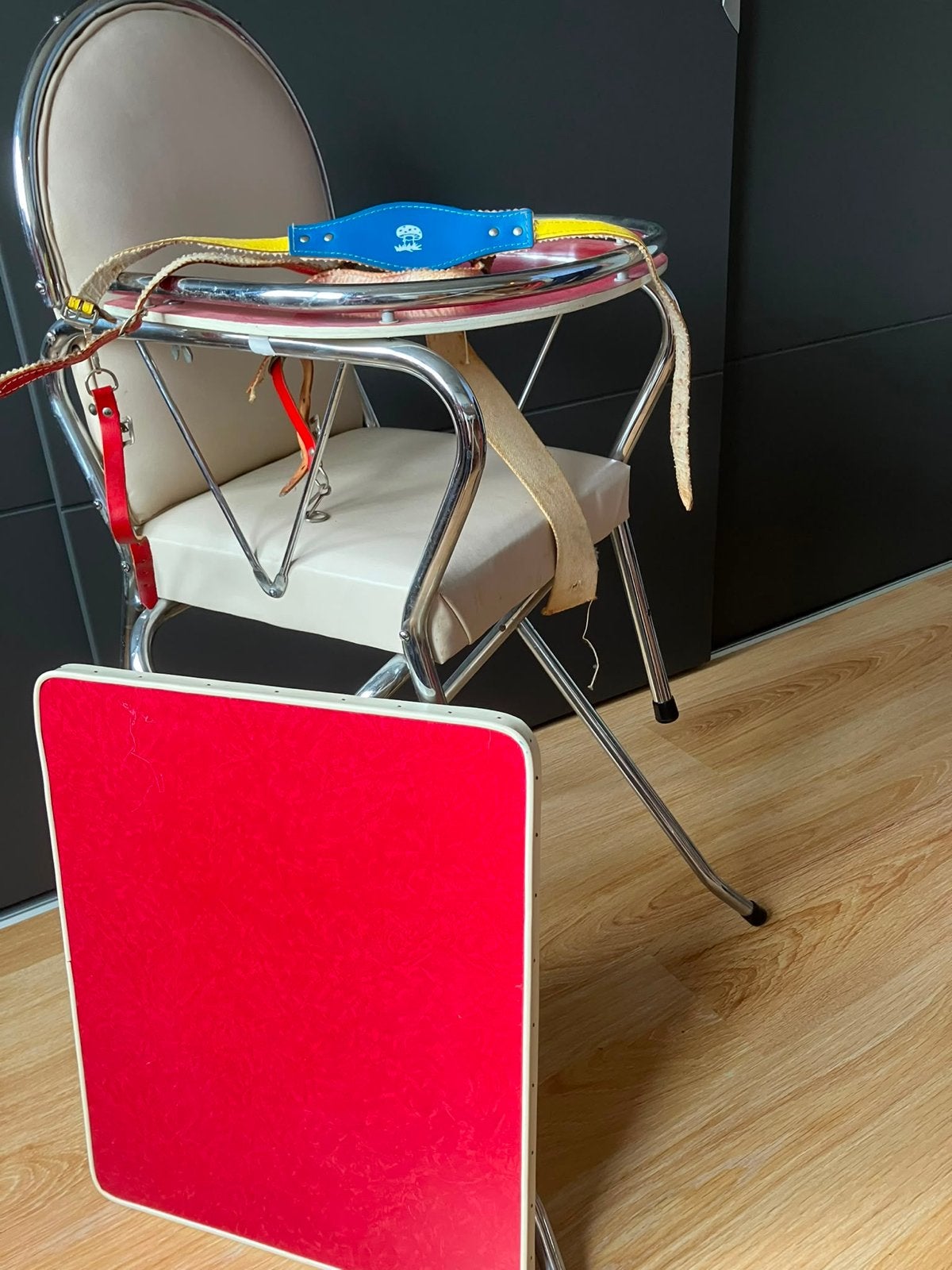 Vintage Kinderstoel Jaren '60 - Om te bouwen tot tafel en st, Ophalen, Zo goed als nieuw, Meegroeistoel, Gordel(s)
