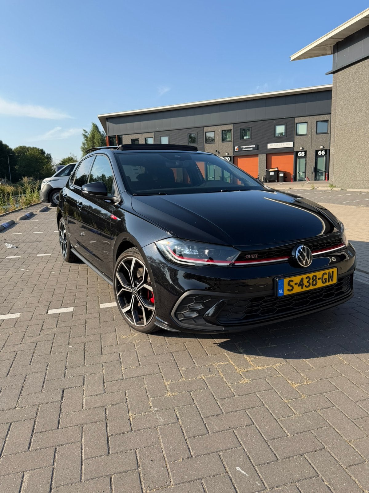 Volkswagen Polo 2.0 TSI 207pk Dsg-7 2022 Zwart, Auto's, Volkswagen, 680 kg, 4 cilinders, 1984 cc, 1261 kg