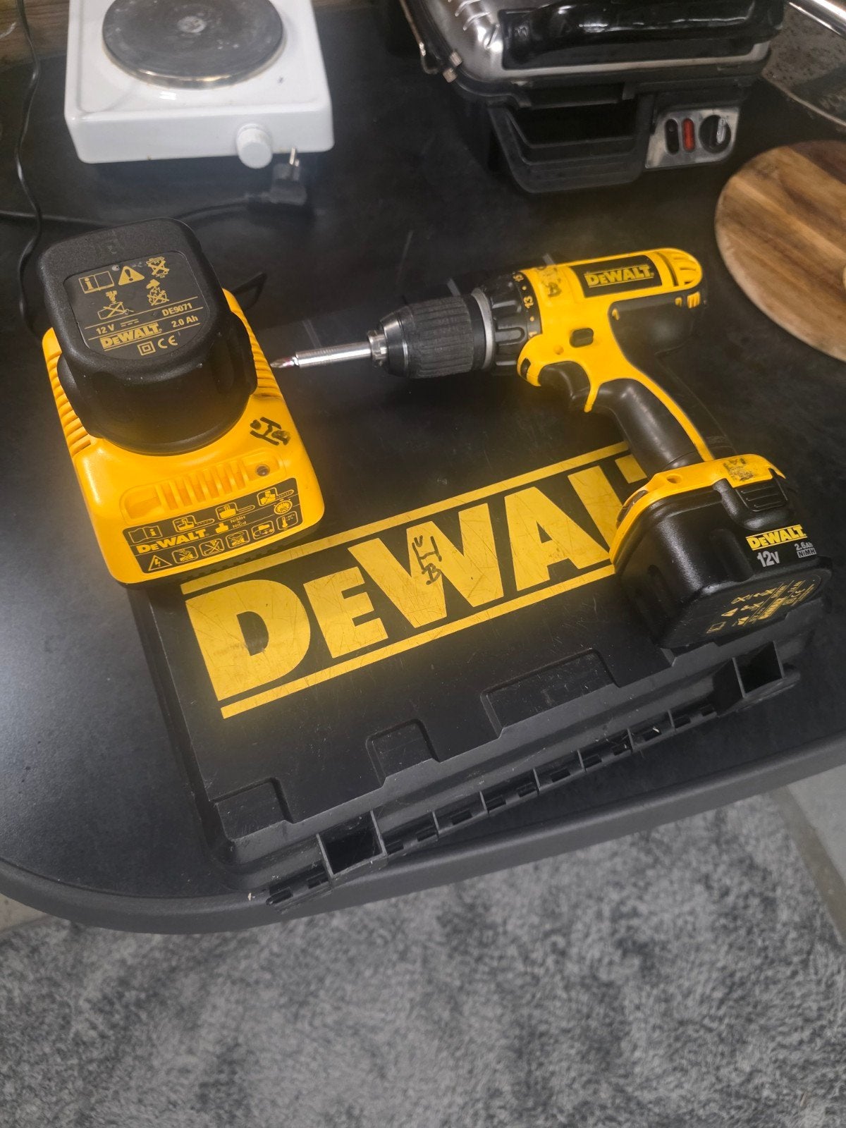 Dewalt boormachine 12v dubbel a c cu
 dubbe, Doe-het-zelf en Verbouw, Ophalen of Verzenden
