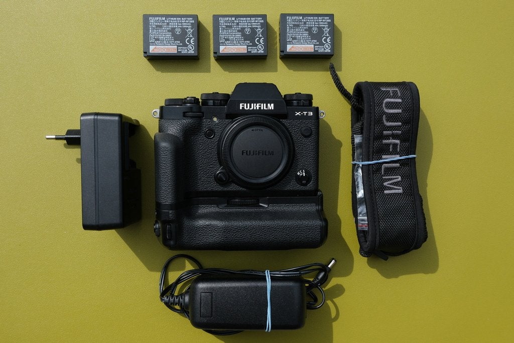 Fujifilm X-T3 + battery grip + 3 originele accu’s, Ophalen, Bluetooth, Gebruikt, Screenprotector