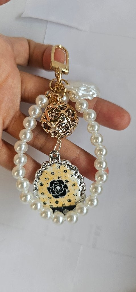 Sleutelhanger met parels en bloemdesign, Ophalen of Verzenden, Nieuw, Overige typen