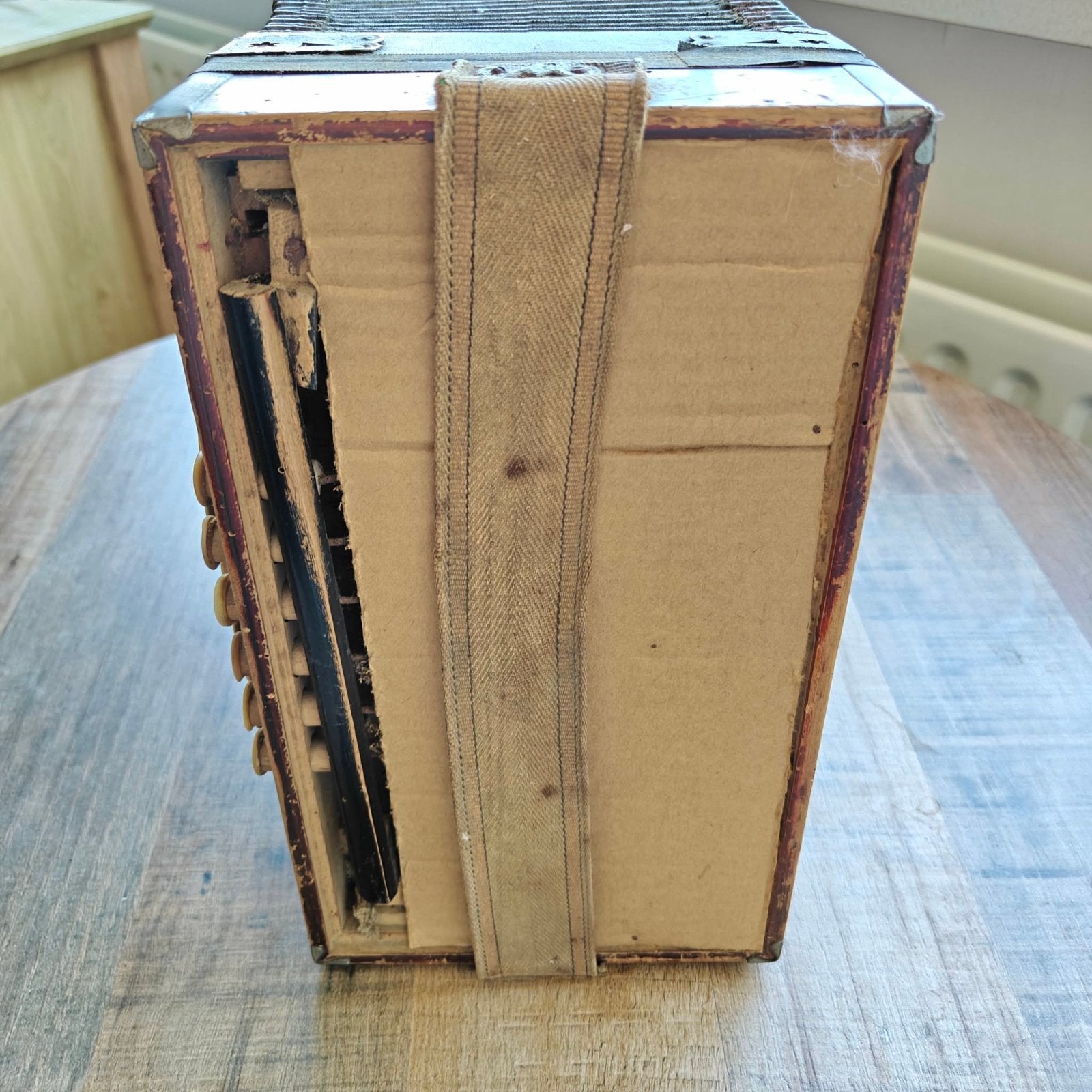 Antieke trekharmonica (ca. 1910) - Restauratieproject, Gebruikt, Met riemen, Overige formaten, Knopaccordeon