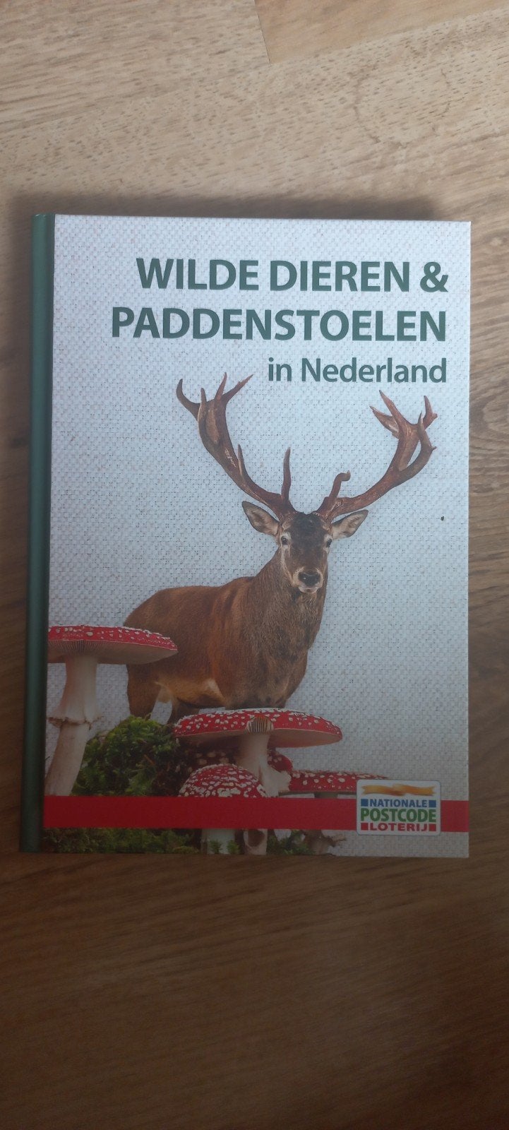 Wilde Dieren & Paddestoelen in Nederland - Natuurgids, Boeken, Ophalen of Verzenden, Zo goed als nieuw, Natuur algemeen