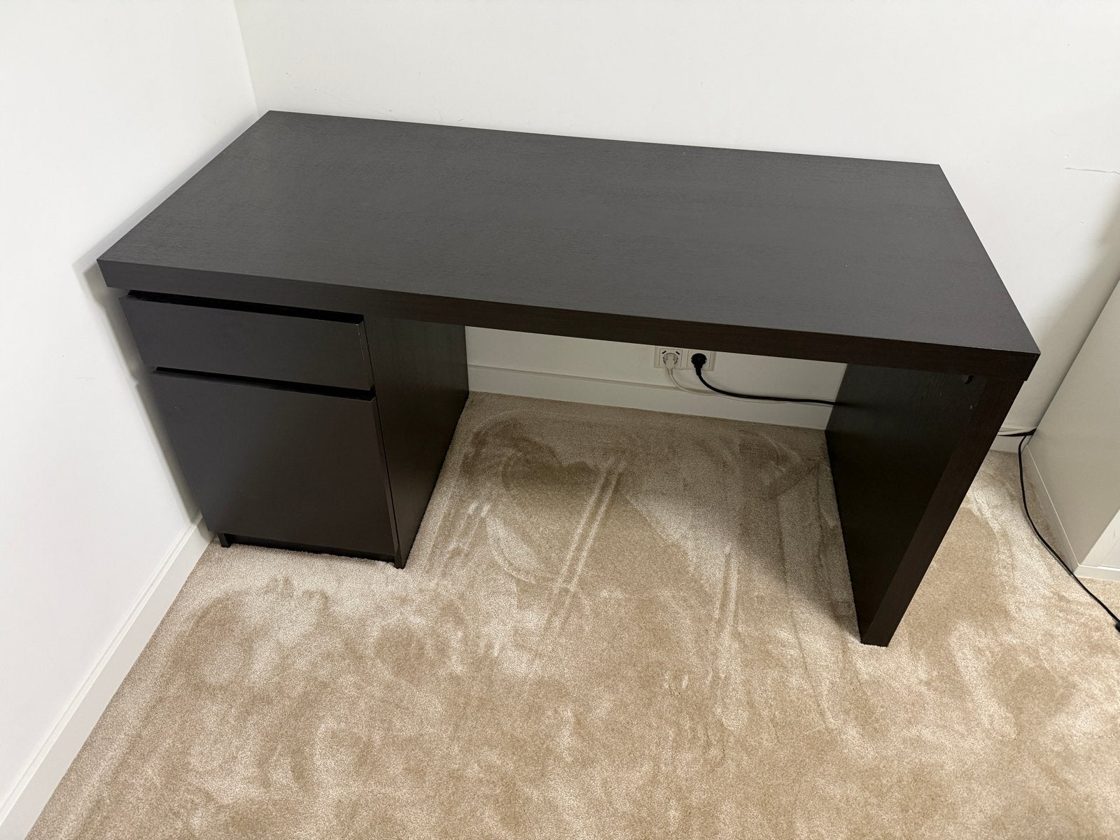 IKEA MALM Bureau Zwartbruin met Lades, Huis en Inrichting, Bureaus, Ophalen, Zwart, Gebruikt, Met lades