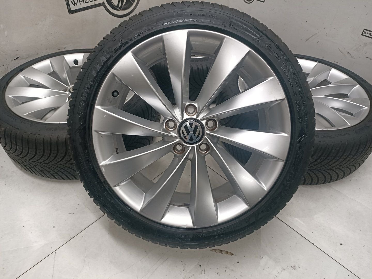 VW Sirocco passat cc lichtmetaal velgen 18"inch met 4 season, Gebruikt, -, -, Banden en Velgen