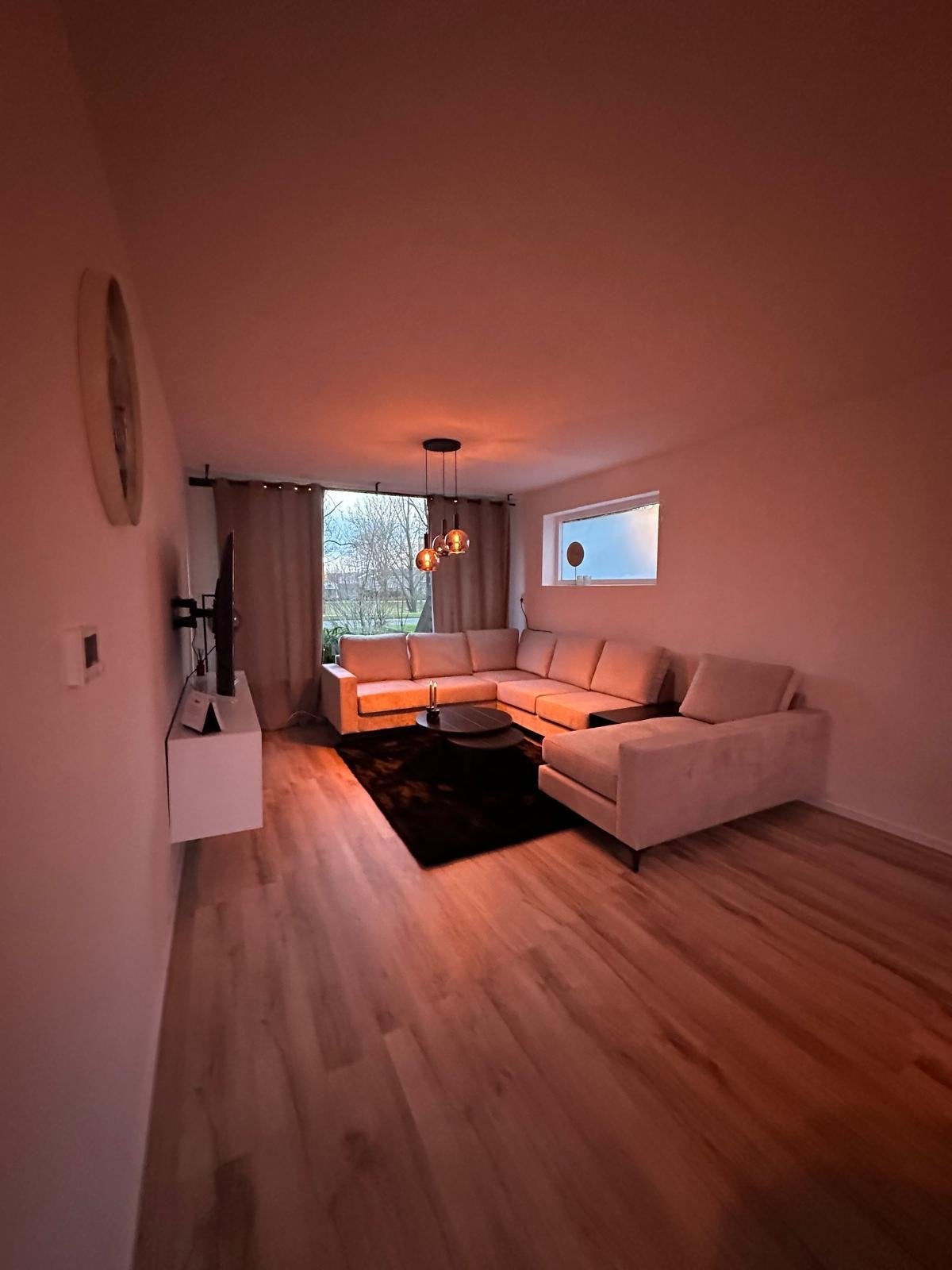 Ruime hoekwoning te huur., Huizen en Kamers, Huizen te huur, Direct bij eigenaar, Hoekwoning, 4 kamers, 150 m²
