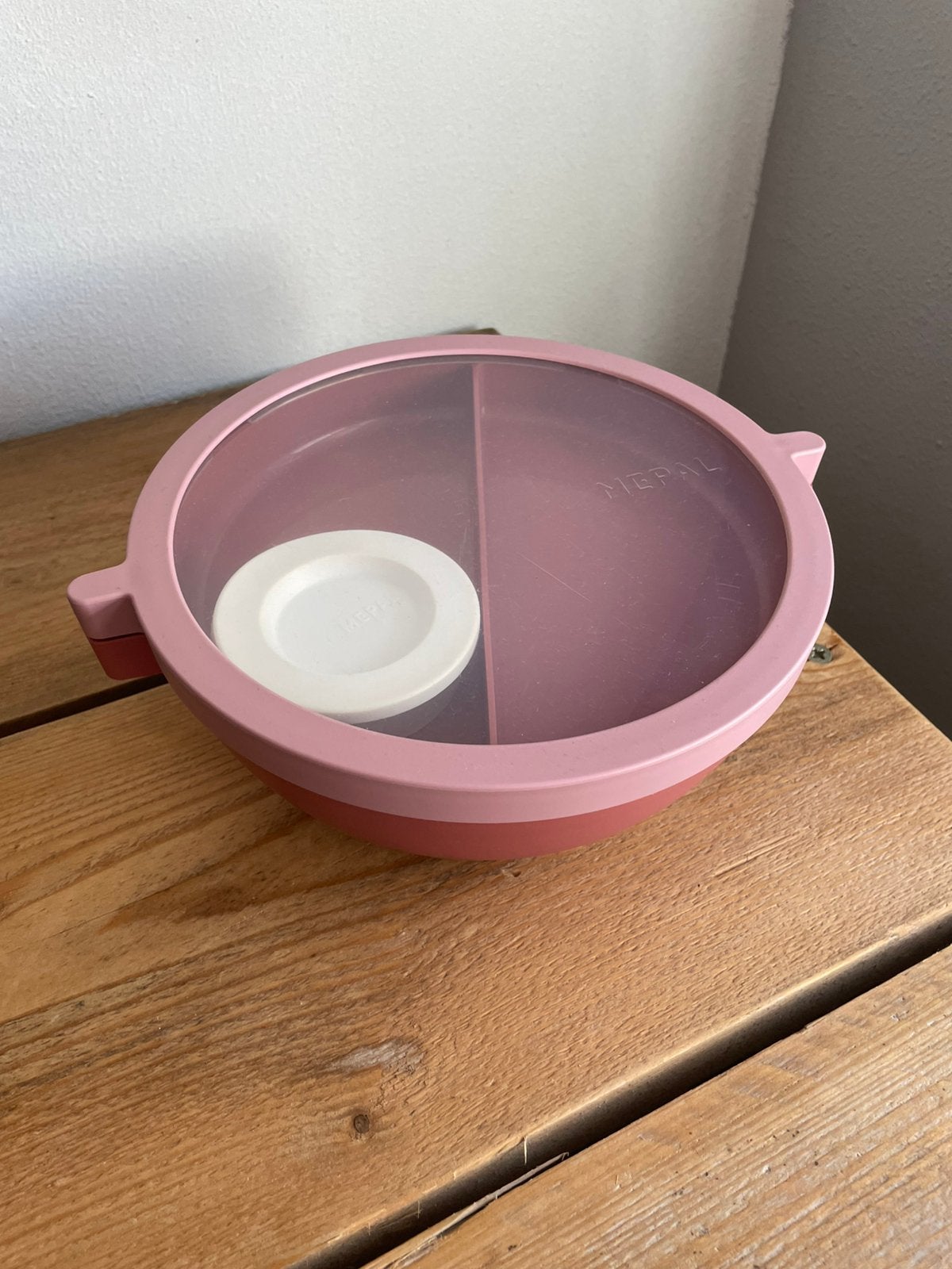 Mepal salade box roze, Huis en Inrichting, Ophalen, Zo goed als nieuw, Overige typen, Magnetronbestendig