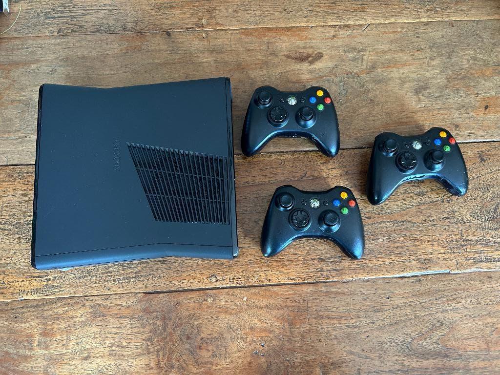 Microsoft Xbox 360 120GB + 3 Controllers + 6 Games, Ophalen of Verzenden, Zo goed als nieuw, 120 GB, Met 3 controllers of meer