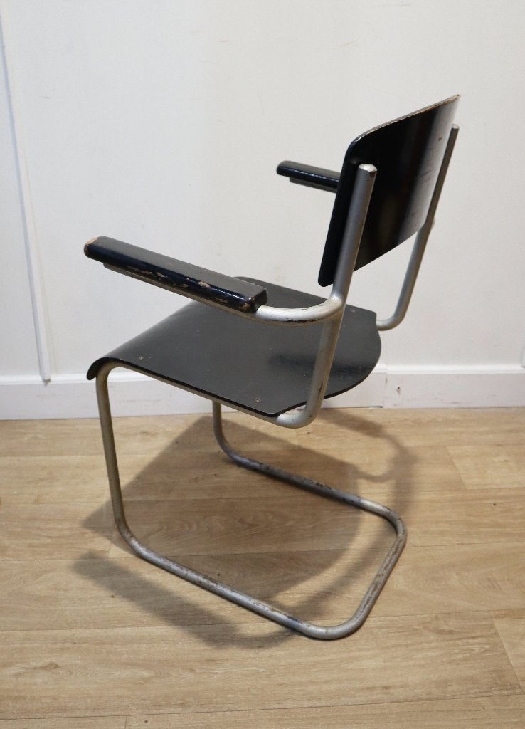 Bauhaus buisframe armstoel, Ophalen