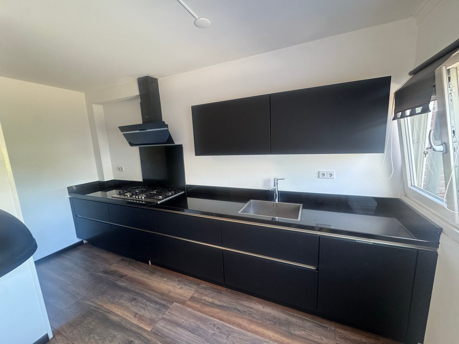 Moderne Zwarte Keuken met Siemens Apparatuur, Huis en Inrichting, Keuken | Complete keukens, Ophalen, Gebruikt, Zwart, Hoekkeuken