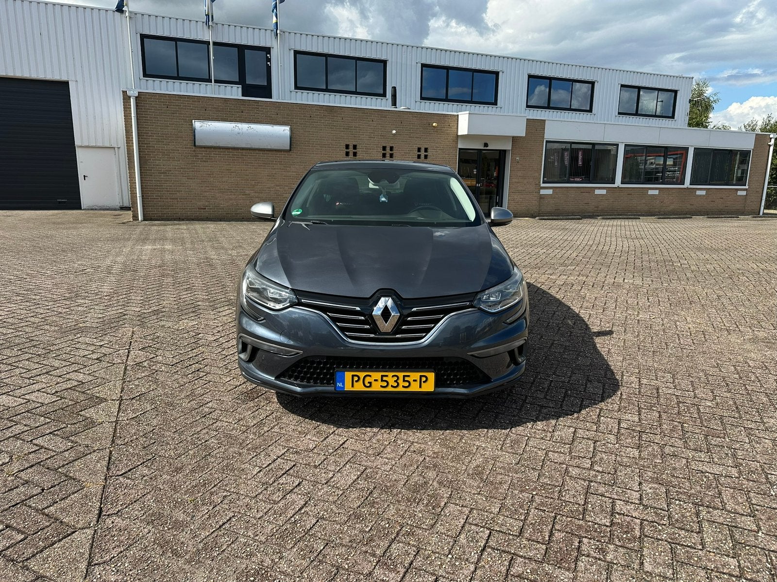 Renault Mégane 1.2 16V 97KW HB 2017 Grijs, Auto's, Voorwielaandrijving, Stof, Euro 6, 4 cilinders