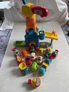 Vtech Toettoet Hijskraan met extra auto's en wegdelen, Ophalen, Zo goed als nieuw, 2 tot 4 jaar