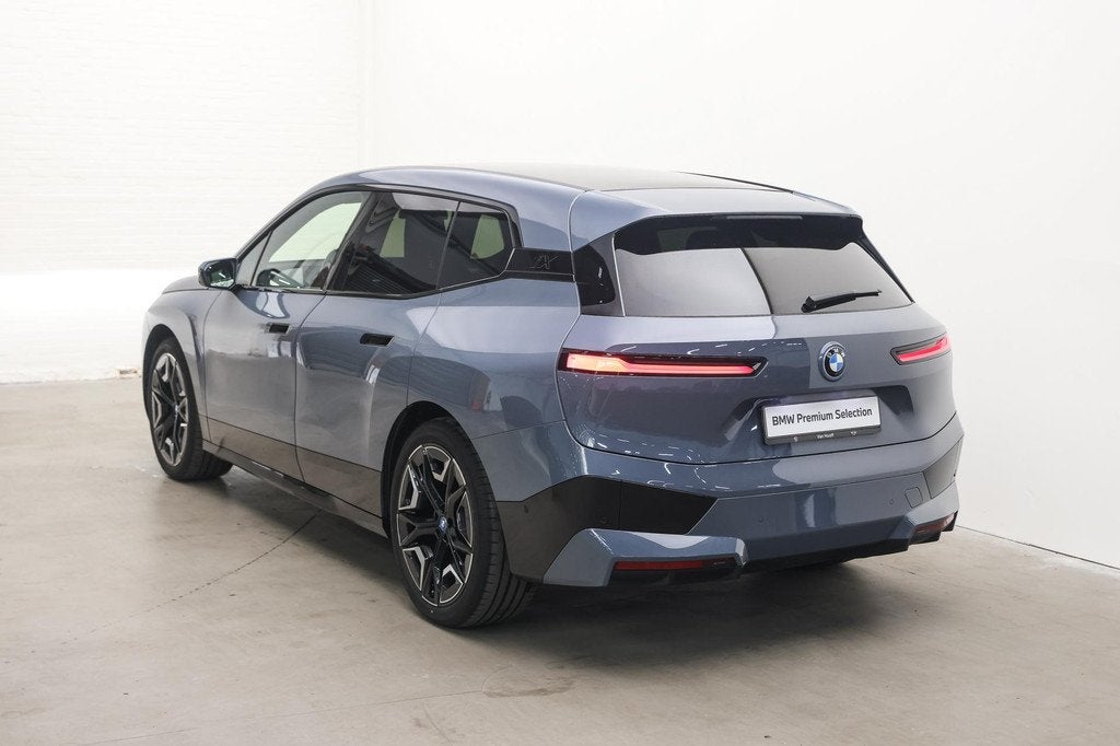 BMW iX xDrive40 High Executive / Sportpakket / Trekhaak / Pa, Auto's, BMW, Gebruikt, Met garantie (alle), 24 min, 417 min