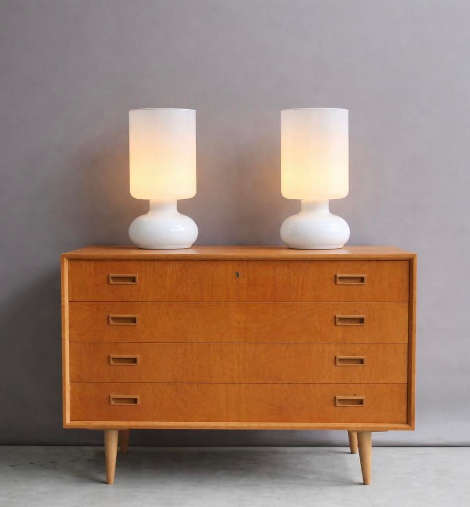 Twee Ikea vintage witte Lykta tafellampen, Huis en Inrichting, Lampen | Tafellampen, Zo goed als nieuw, Minder dan 50 cm, Glas