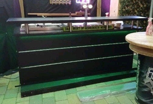 Bar met tapinstallatie, dubbele spoelbak en lekplateau, Ophalen, Gebruikt