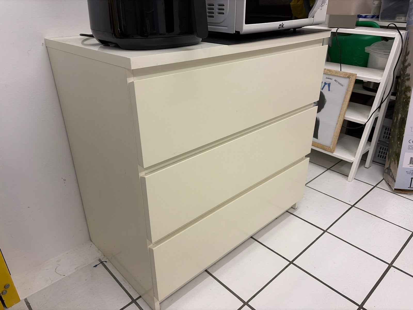 Crèmekleurige malm ladekast met 3 laden, Huis en Inrichting, Ophalen, Overige materialen, Gebruikt, 100 tot 150 cm