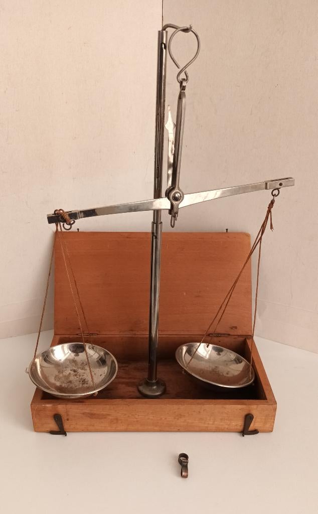 Antiek juwlier goud weegschaaltje in origineel houten kistje, Antiek en Kunst, Antiek | Gereedschap en Instrumenten, Ophalen of Verzenden
