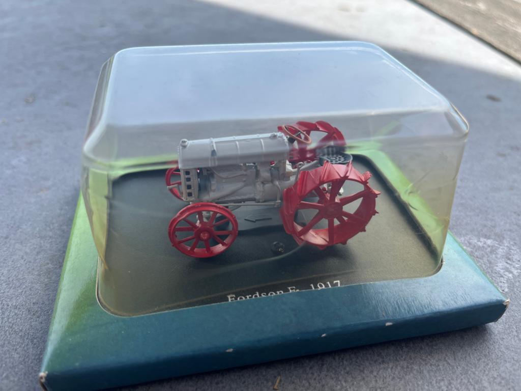 Fordson F - 1917 schaalmodel tractor 1:43, Ophalen of Verzenden, Zo goed als nieuw, Tractor of Landbouw, Overige merken