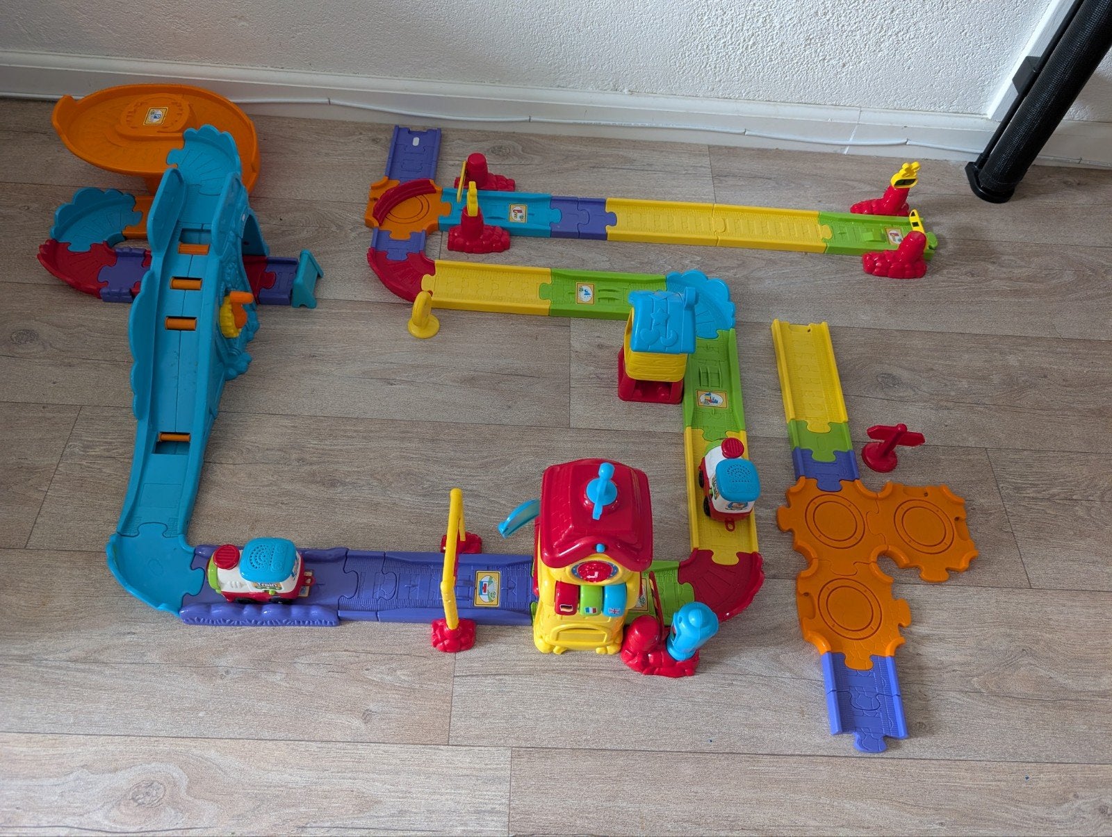 VTech Treinstation met 2 treinen, Ophalen, Gebruikt, 2 tot 4 jaar