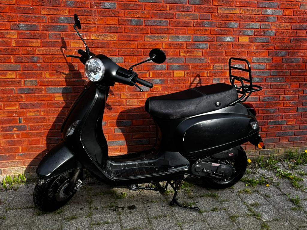 Riva Scooter zwart, Gebruikt, Benzine, Ophalen, Overige merken