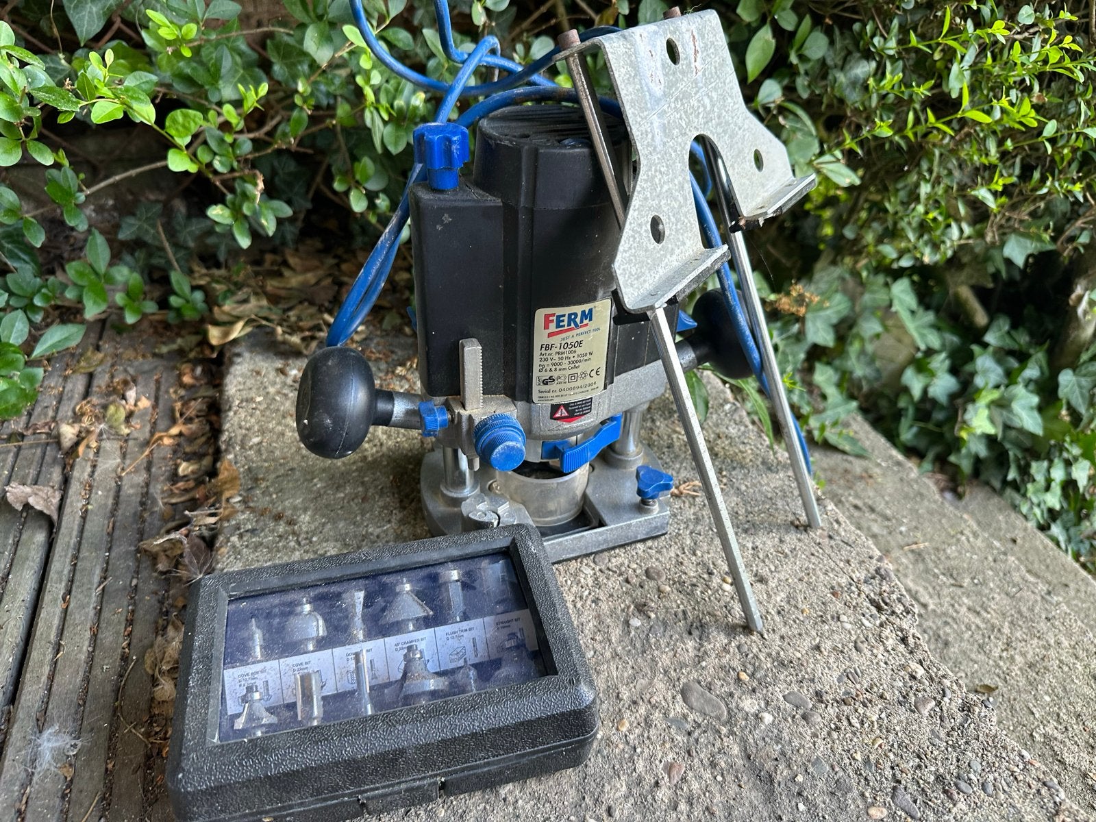 Ferm Bovenfrees FBF-1050E met frezenset, Ophalen of Verzenden, Gebruikt, Elektrisch, Bovenfrees
