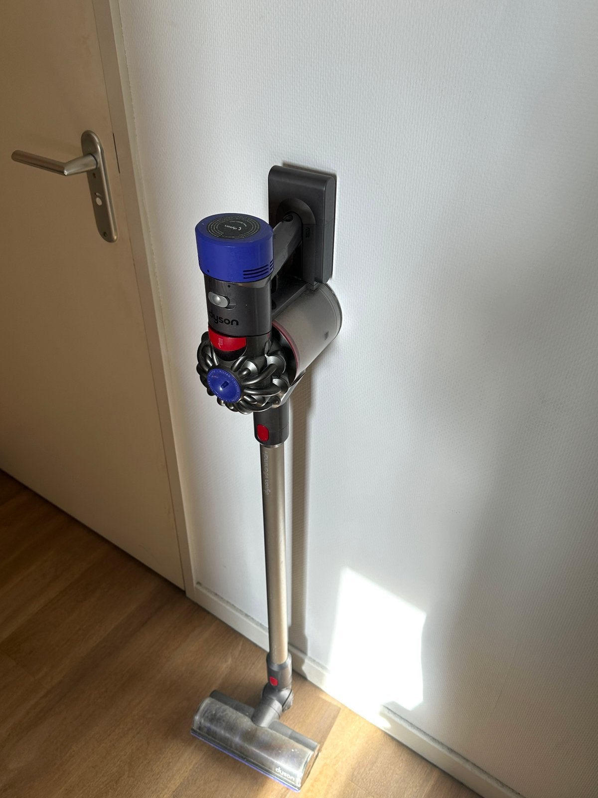 Dyson V10 Animal+ Steelstofzuiger met accessoires, Witgoed en Apparatuur, Gebruikt, Draadloos, Ophalen of Verzenden, Dyson