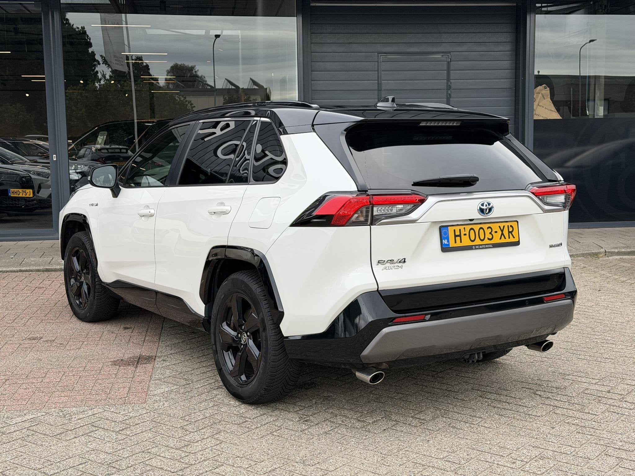 Toyota RAV4 2.5 Hybrid AWD Bi-Tone | CAMERA | JBL | LED KOPL, Automaat, Gebruikt, Euro 6, 4 cilinders