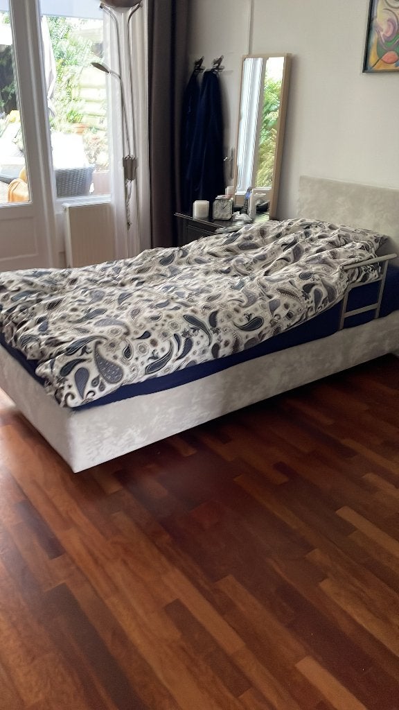 De Suite elektrisch hoog laag bed, 90x200 cm, Ophalen, 90 cm, Eenpersoons, Zo goed als nieuw