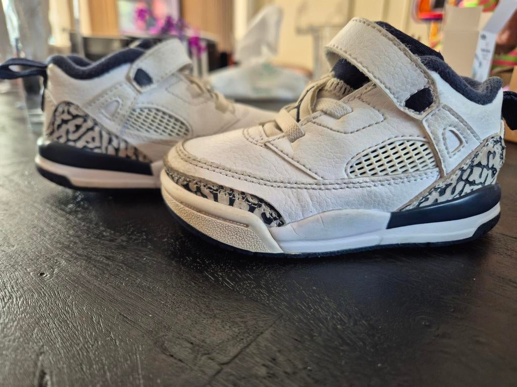 Zo goed als nieuwe jongens Jordans., Kinderen en Baby's, Kinderkleding | Schoenen en Sokken, Sportschoenen, Ophalen of Verzenden