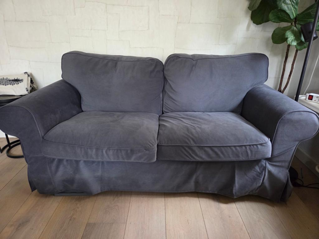 Grijze tweezitsbank Ektorp (Ikea) met hocker., Ophalen, Zo goed als nieuw, Rechthoekig, 125 cm of meer
