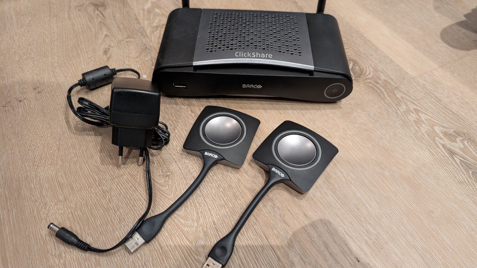 Barco ClickShare CSE-200 inclusief 2 Buttons, Ophalen of Verzenden, Zo goed als nieuw, Barco ClickShare, MacOS