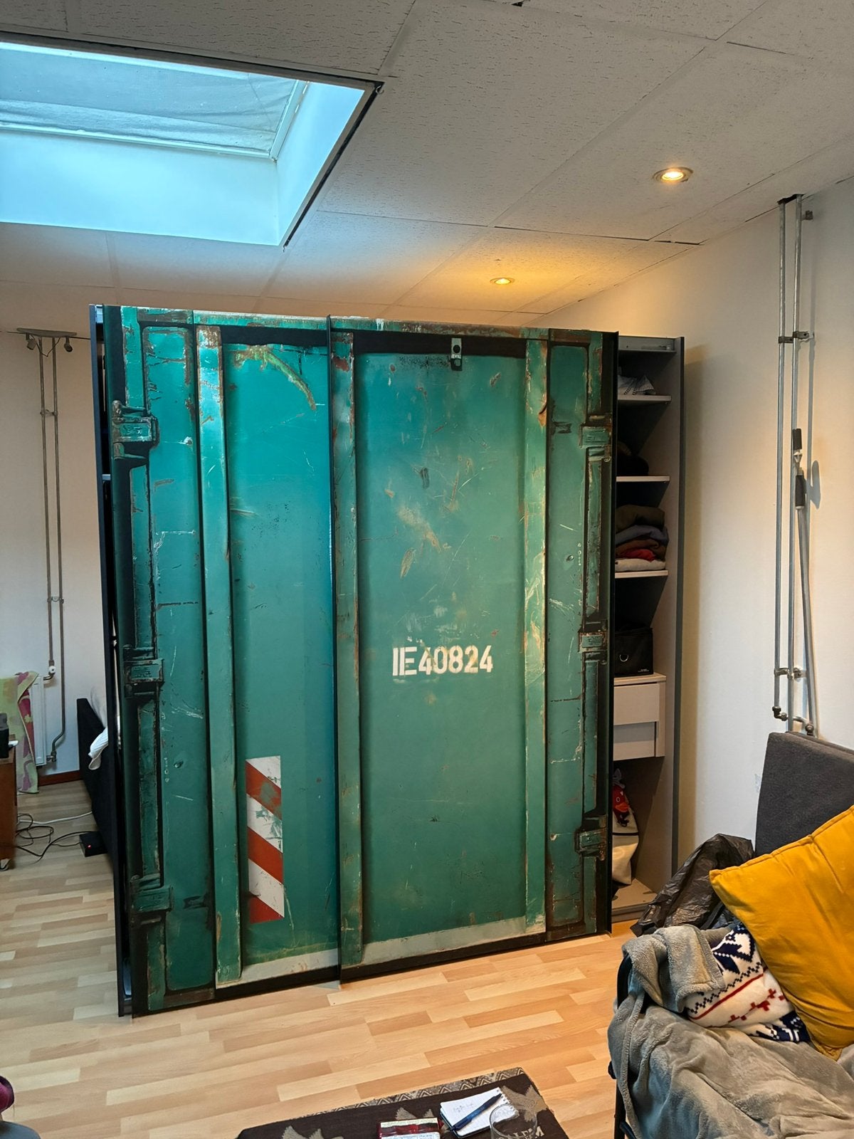 Grote kledingkast met container look, Huis en Inrichting, Kasten | Kledingkasten, Ophalen, Gebruikt, 50 tot 75 cm, 200 cm of meer