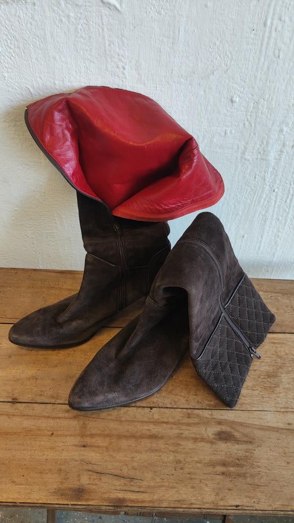 Nalini Italiaanse bruine suède laarzen, rode binnenkant 41, Kleding | Dames, Schoenen, Hoge laarzen, Bruin, Ophalen of Verzenden