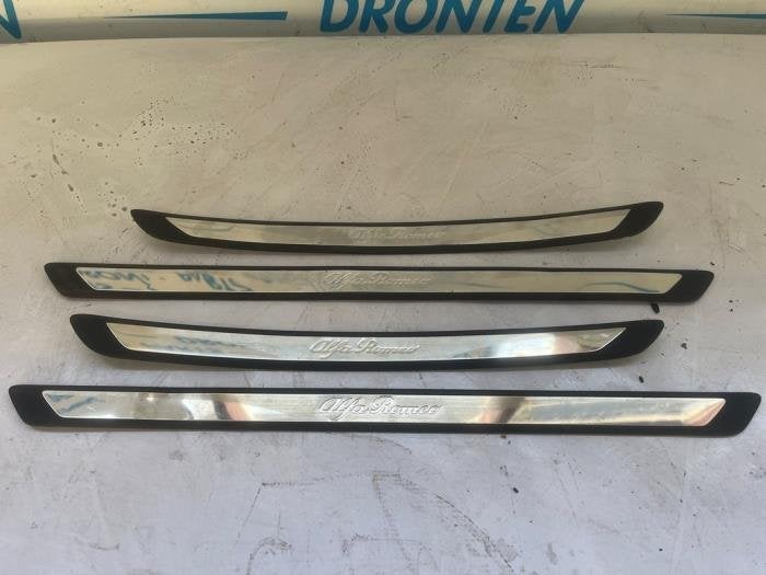 Sierstrip van een Alfa Romeo Stelvio, Gebruikt, -, Verzenden, -