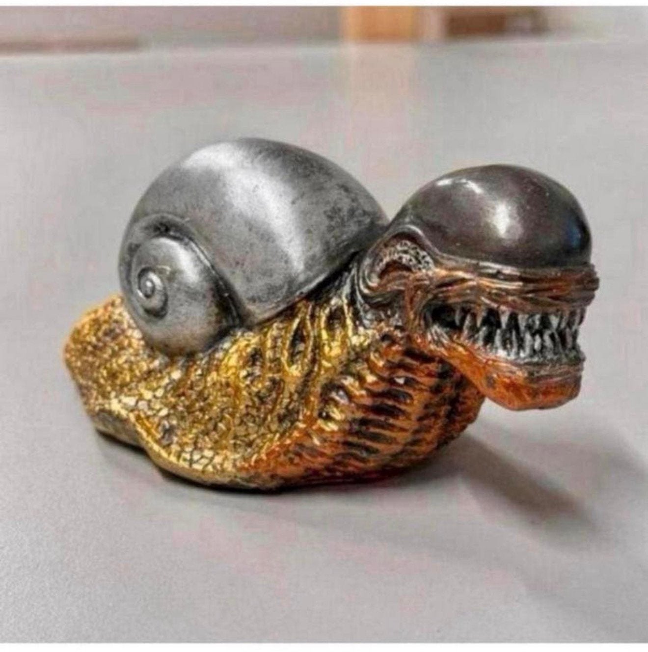 Buitenaardse slak beeld beeldje alien monster slak deco 16cm, Verzamelen, Beelden en Beeldjes, Ophalen of Verzenden, Nieuw, Fantasy