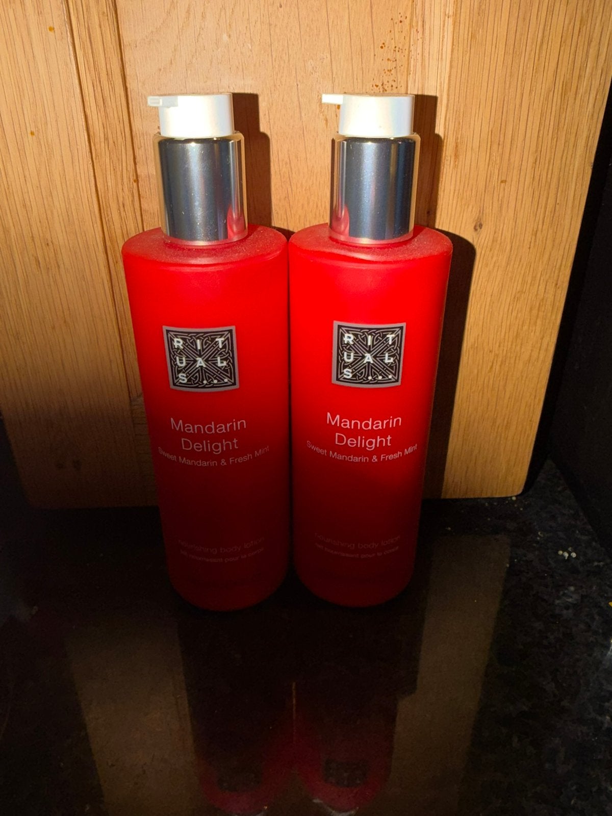 Twee nieuwe  Rituals Mandarin Delight bodylotion 250 ml, Ophalen, Nieuw, Bodylotion, Crème of Olie