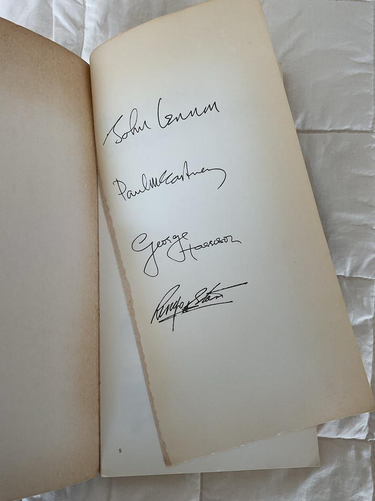 The Beatles gesigneerd boek - Love Me Do, Verzenden, Gelezen, Artiest