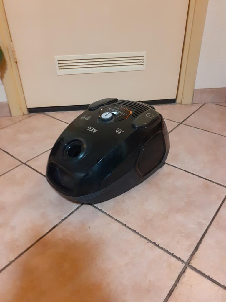 Te koop zeer goed onderhouden AEG stofzuiger, Witgoed en Apparatuur, Ophalen of Verzenden, Zo goed als nieuw