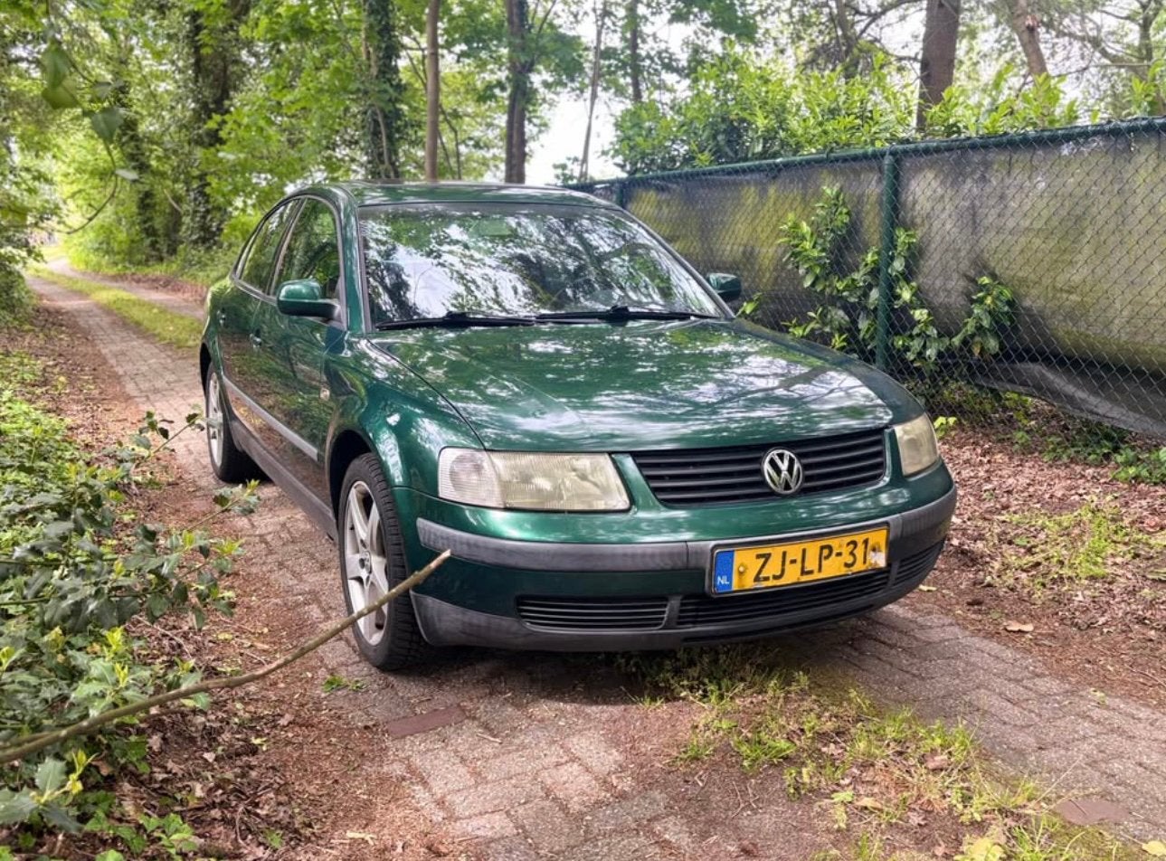 Volkswagen Passat 1.8 20V 92KW AUT 1999 Groen, Auto's, Volkswagen, 125 pk, 4 cilinders, 650 kg, 1781 cc