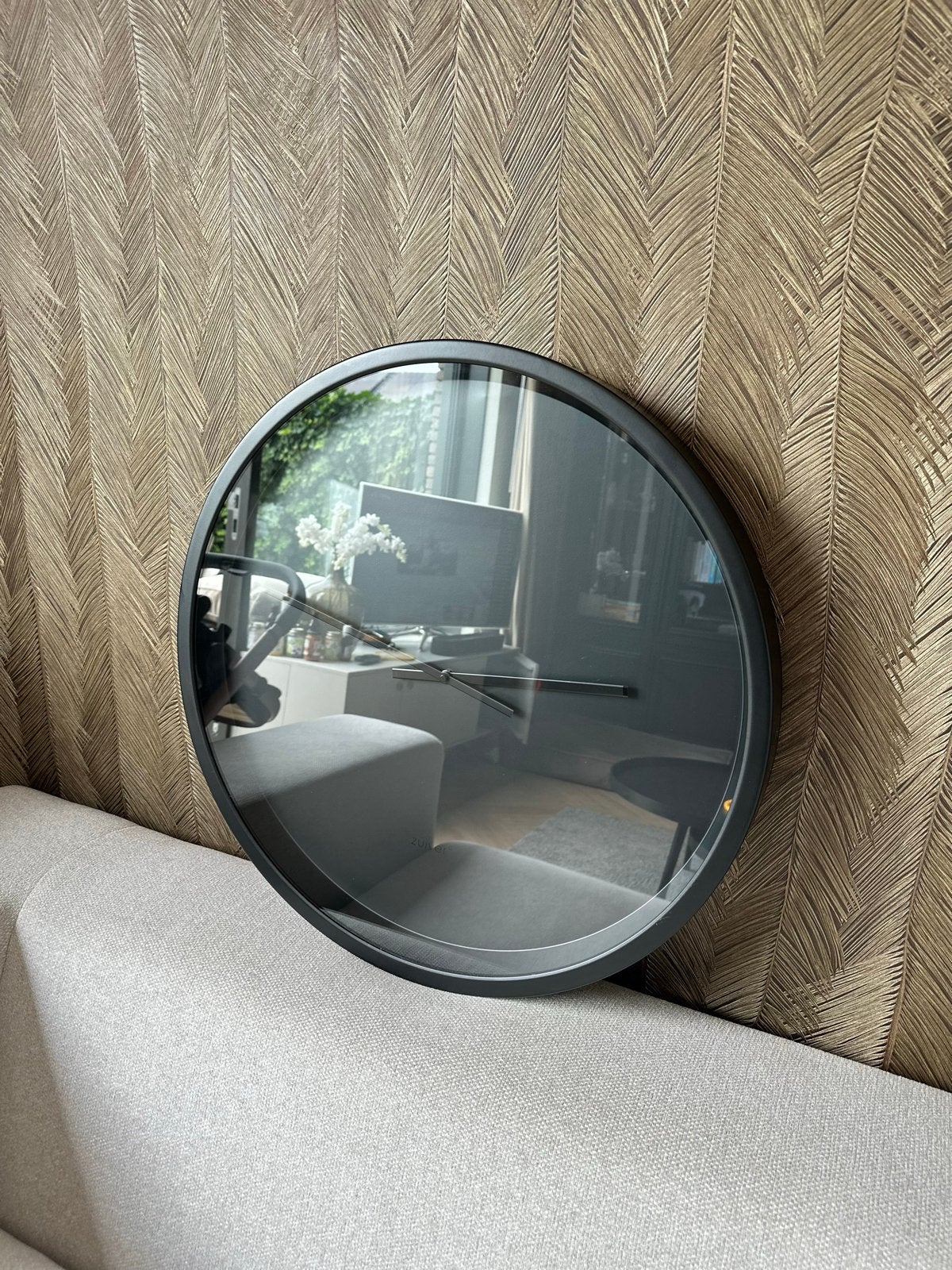 Stijlvolle Zuiver 'Time Bandit' Wandklok – Zwart – Ø 60 cm, Huis en Inrichting, Woonaccessoires | Spiegels, Gebruikt, 50 tot 75 cm