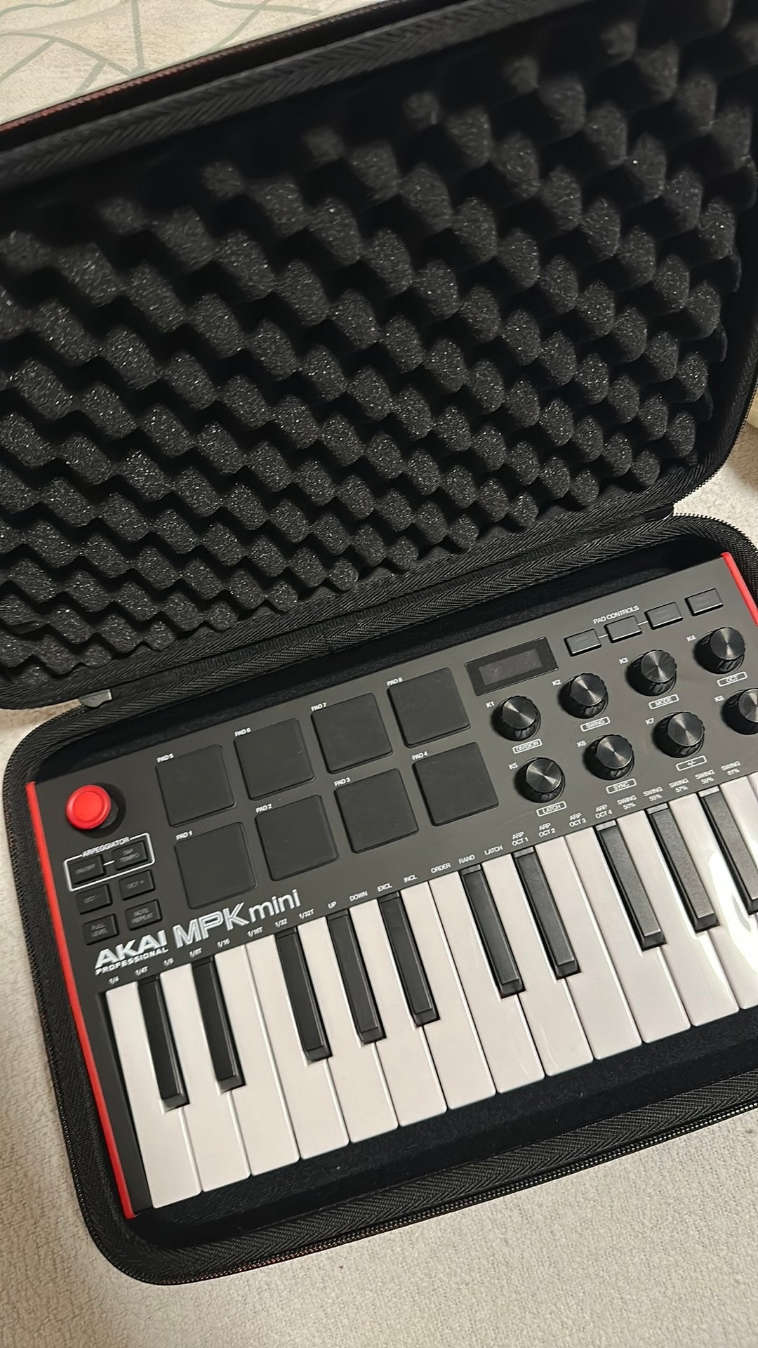 ZGAN Akai MPK mini met doos en beschermhoes, Ophalen, Nieuw