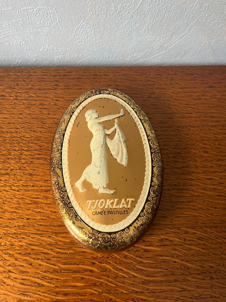 Ovaalvormig blik van Tjoklat Camée Pastilles., Verzamelen, Blikken, Ophalen of Verzenden, Overige