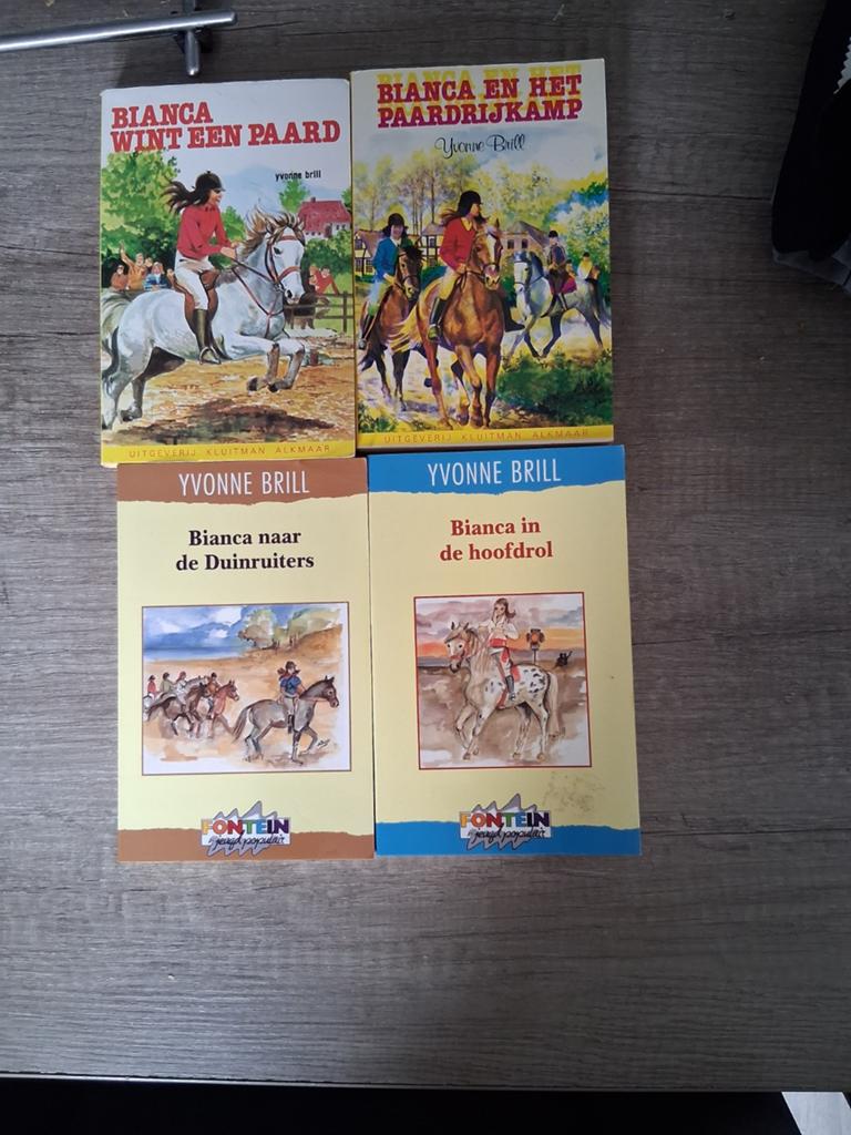 Yvonne Brill bianca serie 2 stuks, Boeken, Ophalen of Verzenden, Gelezen, Yvonne Brill, Fictie algemeen