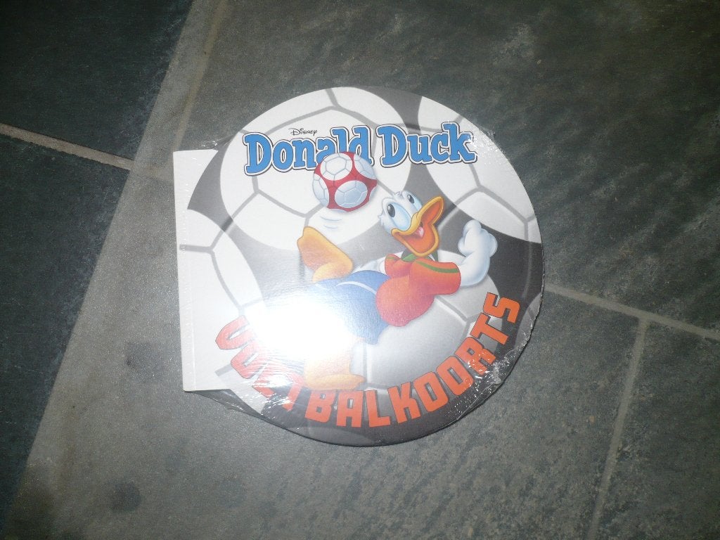 2 strips,1 donald duck voetbal strip,1 classics pocket nr 4, Meerdere stripboeken, Ophalen of Verzenden, Zo goed als nieuw, Donald Duck