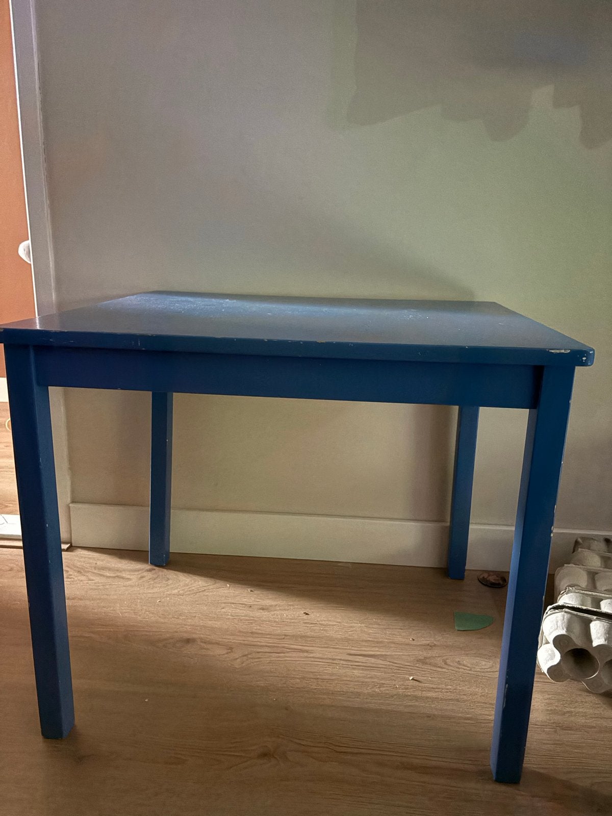Blauwe houten tafel - Ideaal voor kinderen, Gebruikt, 100 tot 150 cm, Tot twee personen, Rechthoekig