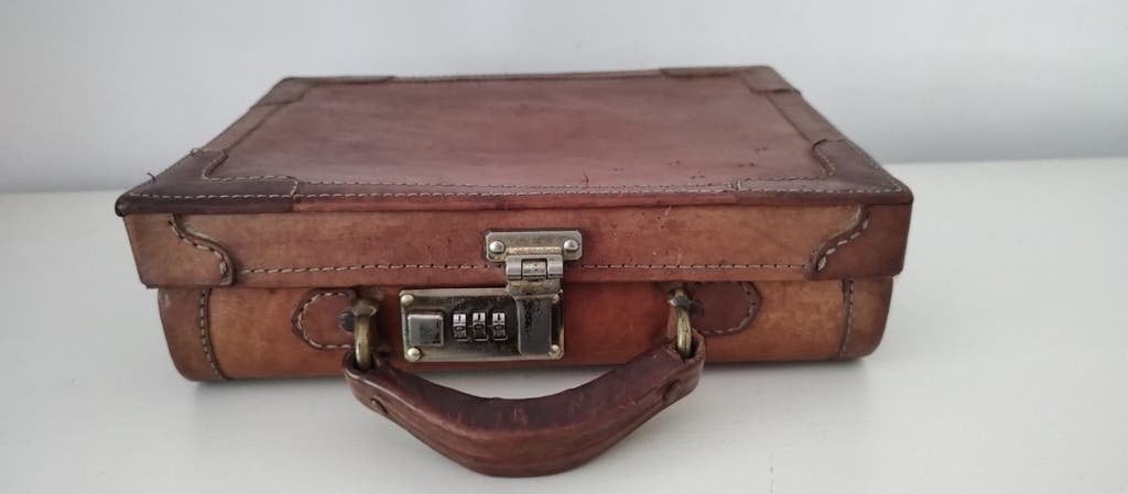 K726 LEDEREN jaren 80 koffer mini model met cijferslot, Gebruikt, Hard kunststof, Onbekend, Minder dan 50 cm