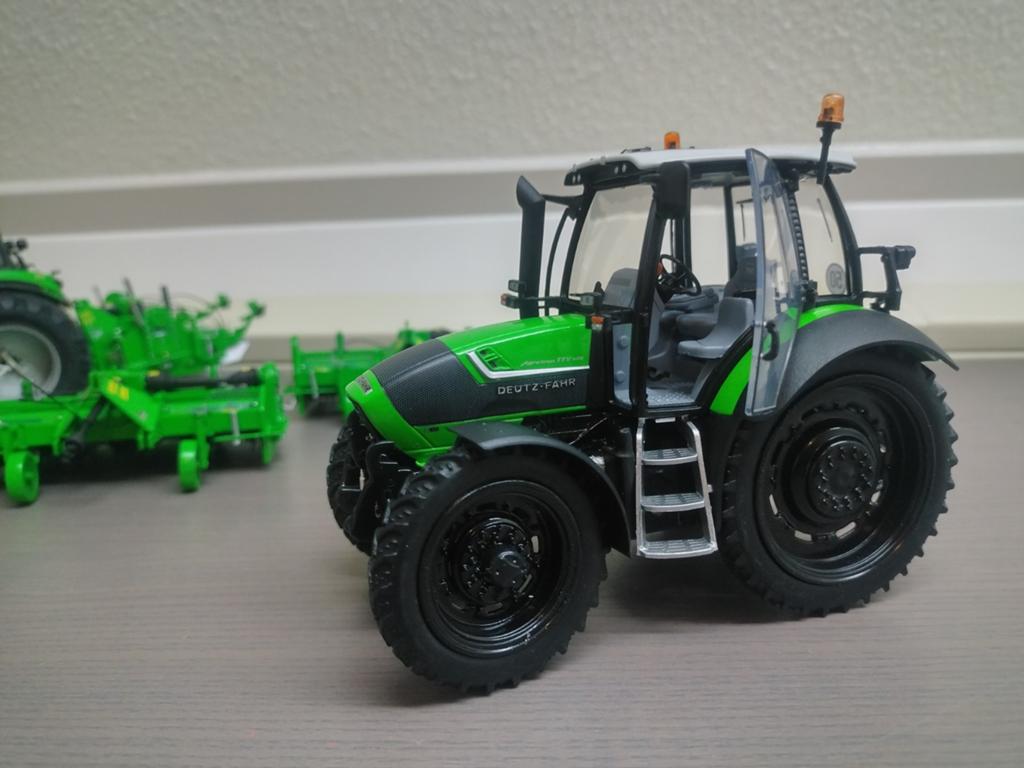 Deutz 420ttv cultuur, Hobby en Vrije tijd, Modelauto's | 1:32, Ophalen of Verzenden, Tractor of Landbouw, Universal Hobbies
